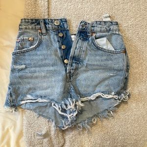 zara jean shorts light wash 💙💙💎
